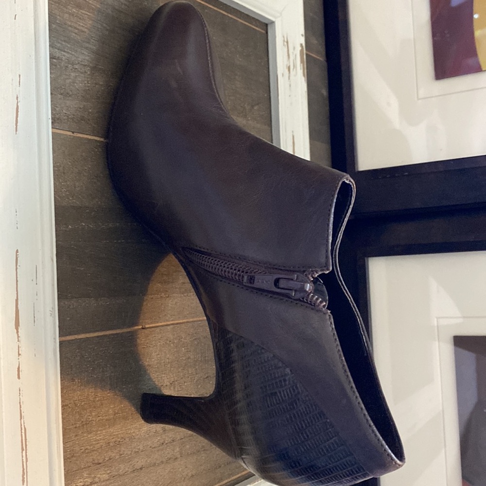 DONATED Antonio Melanie ankle boots. Size 7M